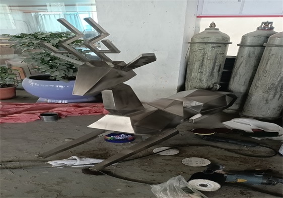 大足不锈（xiù）钢麋鹿雕塑